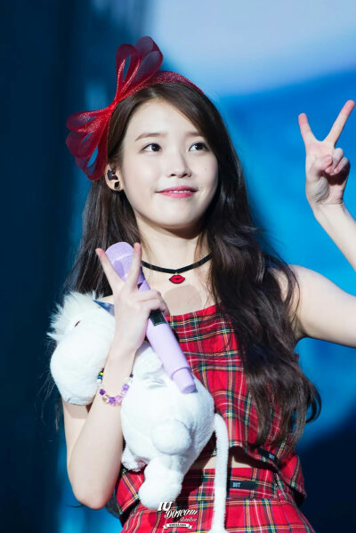 女神iu 拿图点赞 点关注