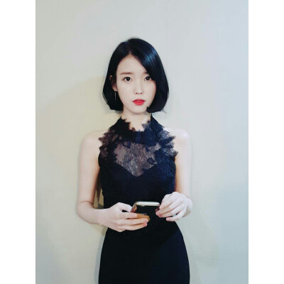 女神iu 拿图点赞 点关注