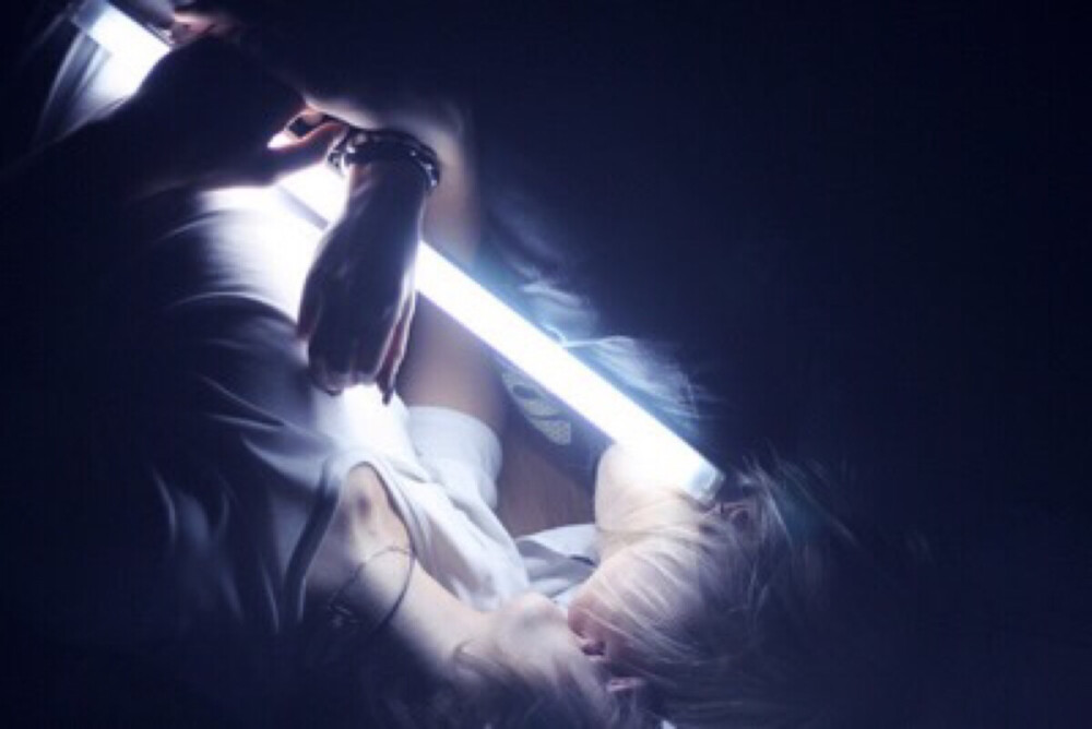 我知道有些人碰不得 却又舍不得