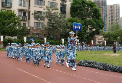 世纪万成教育“梦幻海陆空”大型亲子军事演习运动会 