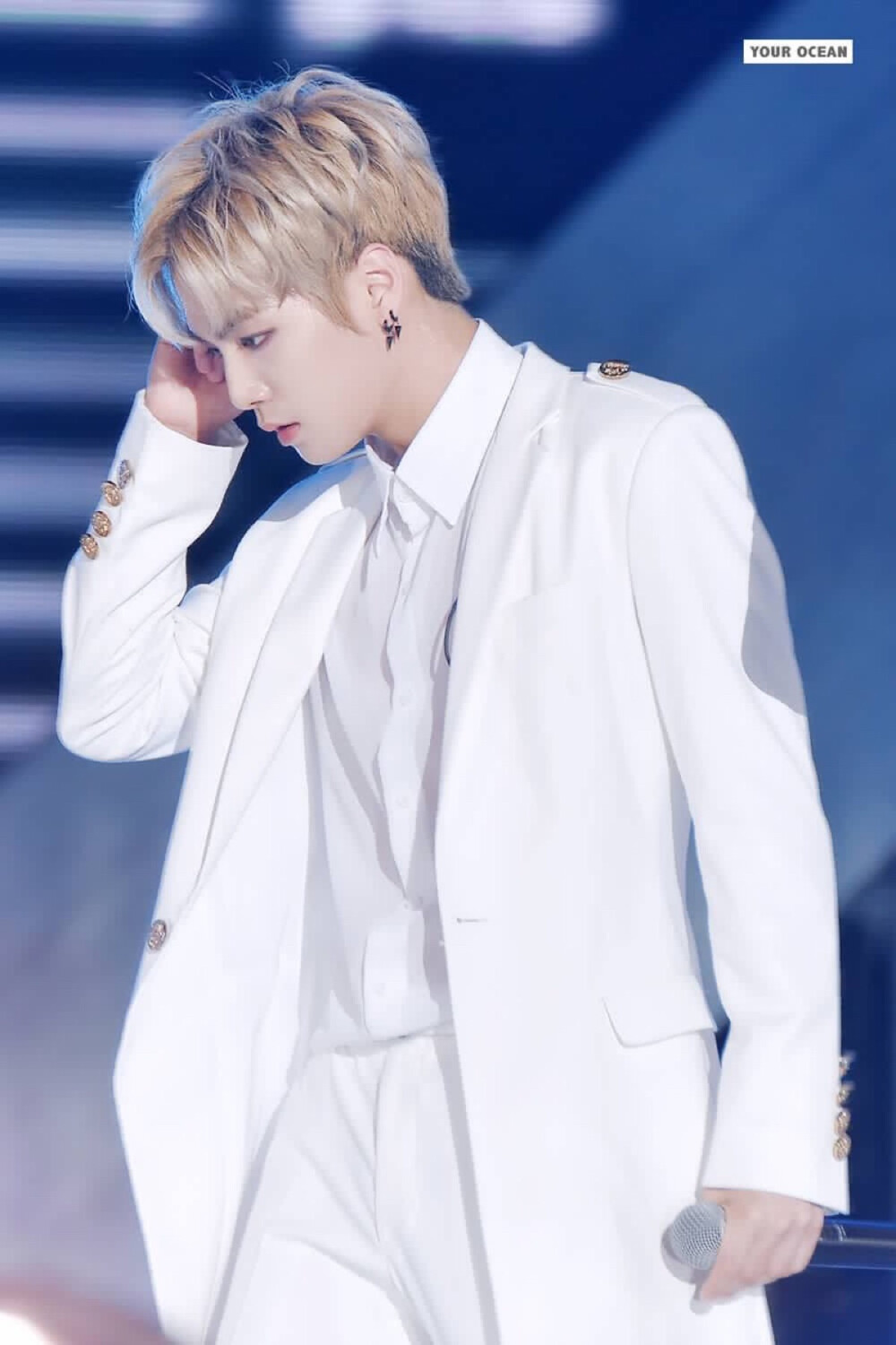 NU'EST 金钟炫 JR cr.logo