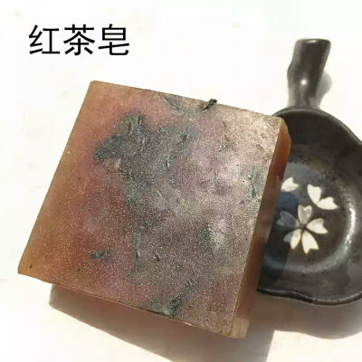 我可爱的蒋宝偷了妈妈的珍贵红茶，安利给大家的手工皂，美白淡斑，用完电脑记得洗一洗