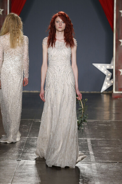 英国设计师品牌 Jenny Packham 2018春夏婚纱系列