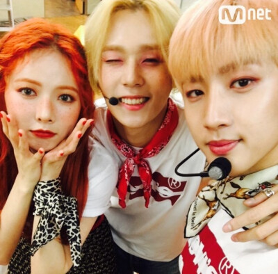 Triple H(트리플 H) TRIPLE H 金泫雅（Kim Hyun A） 李会泽（Hui） 金孝钟（E'Dawn） 美图 壁纸 马儿 泫雅