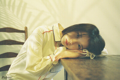 女神iu 拿图点赞 点关注