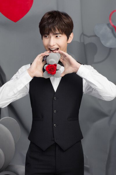 【锁屏系列】杨洋 roseonly诺誓官博 无水印 啊啊啊啊抱走杨总~