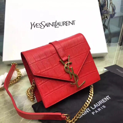 YSL SAINT LAURENT MONOGRAMME
之前有客户跟我讲，总觉得鳄鱼纹天然带着壕的气息，虽然无法完全认同但也一时找不到反驳的实例。后来整理YSL的包款时再惊觉，鳄鱼纹路在它们身上难道不是更别有风味吗？！