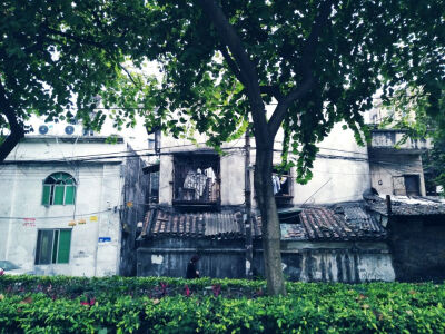 广东 广州 芳村：珠江旁边的芳村，有古老味道的建筑物。那天特意和朋友去吃鸡煲