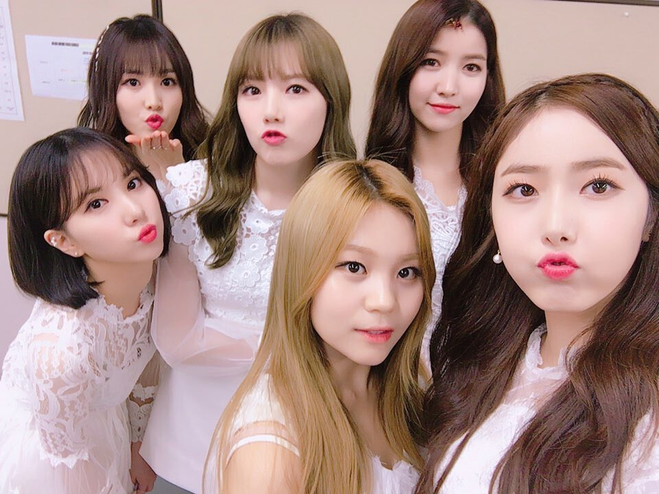 GFRIEND（여자친구）金素晶 郑艺琳 丁恩妃银河 崔俞娜俞宙 黄恩菲信飞 金艺源严智 