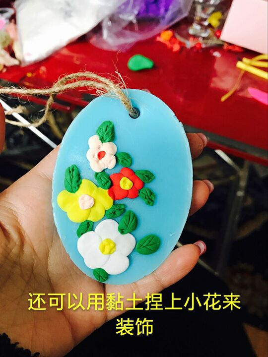  lwowlife创意手工生活馆是一家综合的手工DIY创意生活馆，DIY便是”DO IT YOURSELF“译为顾客可以亲手制作的意思！ lwowlife创意手工生活馆便是这样一家综合的手工DIY潮流店！有兴趣的可以百度搜索优加手作哦~