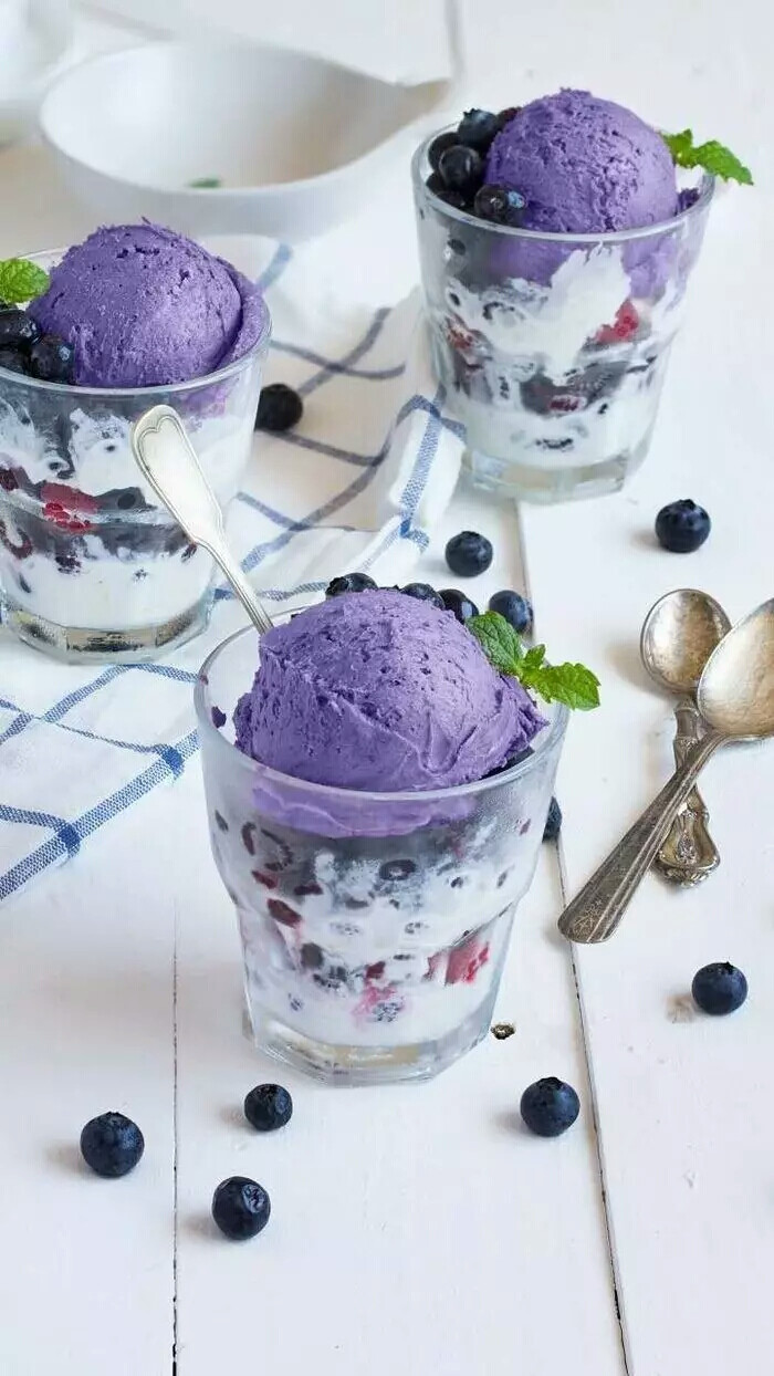 ღ.
冰凉的诱惑 壁纸 蓝莓味的冰淇淋 夏日的甜品饮料
ps:抱图点赞Yeah~