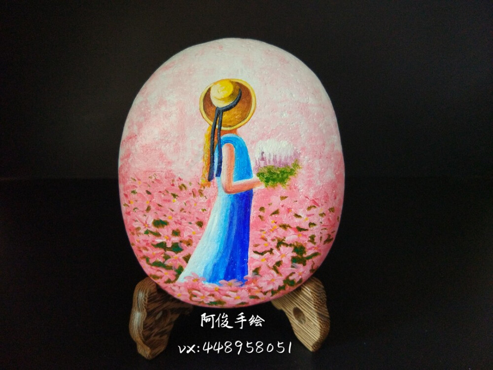 手绘石头画捧花的小女孩