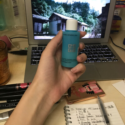 Givenchy 水漾活妍调理露