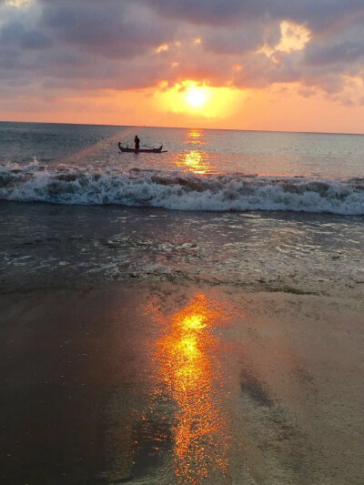 夕阳下的海滩