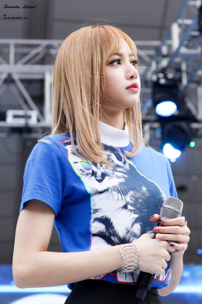 Blackpink LISA 【饭拍】170520延世大学校庆饭拍高清
CR.logo 