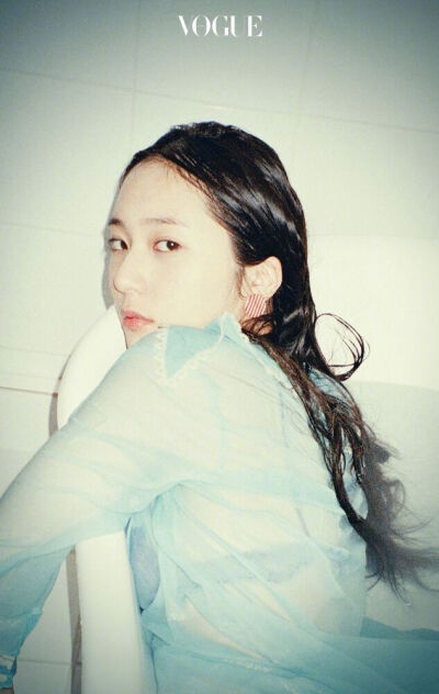 Krystal 【图片】170503 vogue官网更新