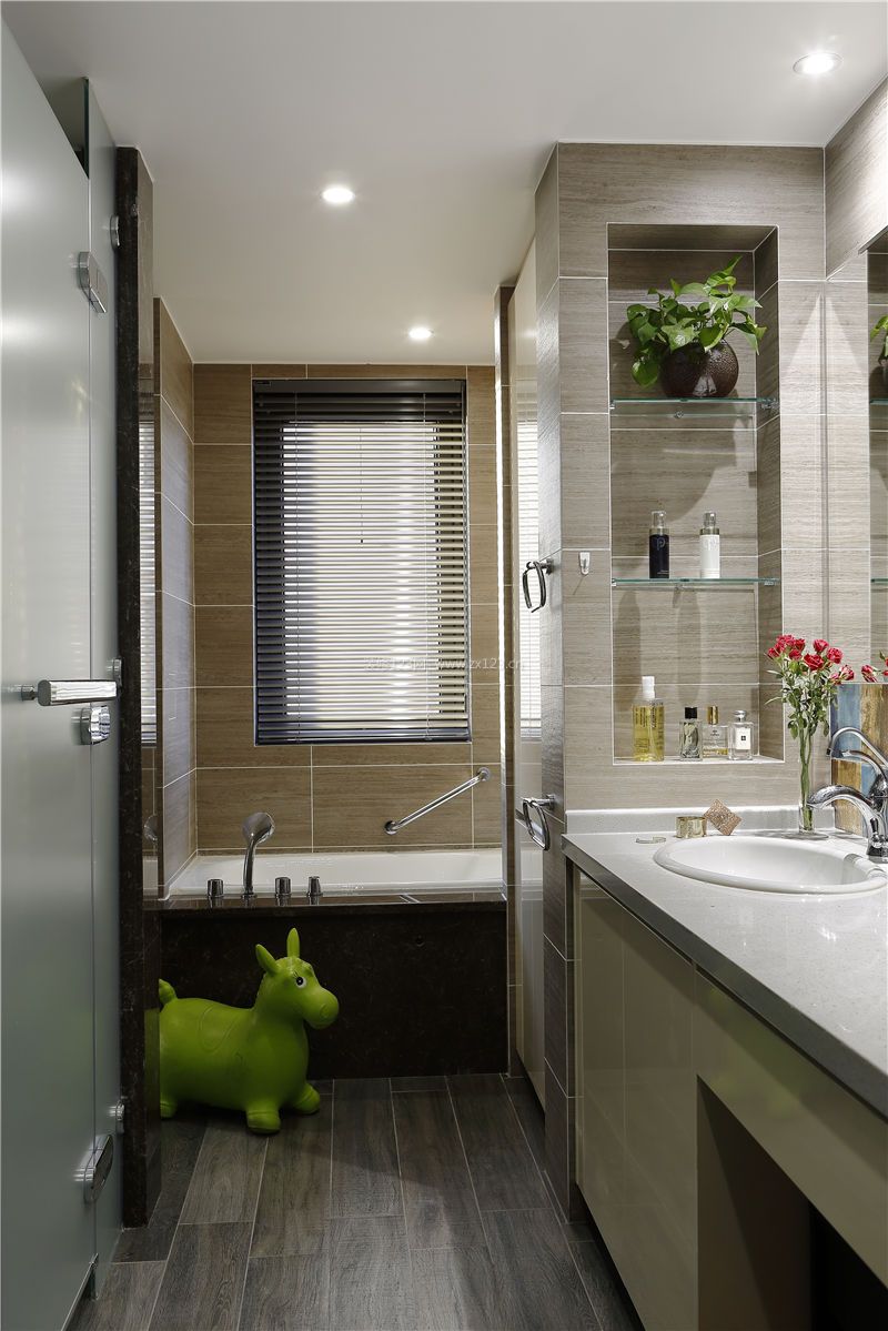 现代卫生间百叶窗帘装修效果图片