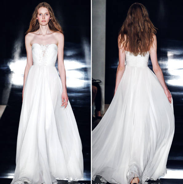 Reem Acra Bridal SS 2017｜这一季设计师选用大量的珍珠刺绣于古董蕾丝和薄纱之上，她形容这次打造的新娘如同“暗夜里的明珠”般高贵无暇璀璨夺目。 ​ ​​​