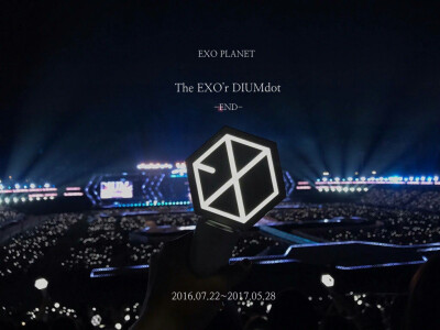 THE EXO rDIUM [dot] in 首尔
cr.睡不醒和一个啾儿