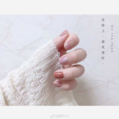 图源来自微博：美甲ins✨by: 怡宝♡