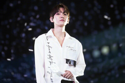 BAEKHYUN 边伯贤 EXO
三巡蚕室安可场