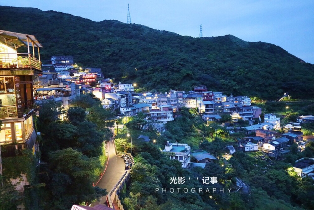 山城九份的夜景
据说是《千与千寻》的拍摄灵感来源
夜晚真的很美