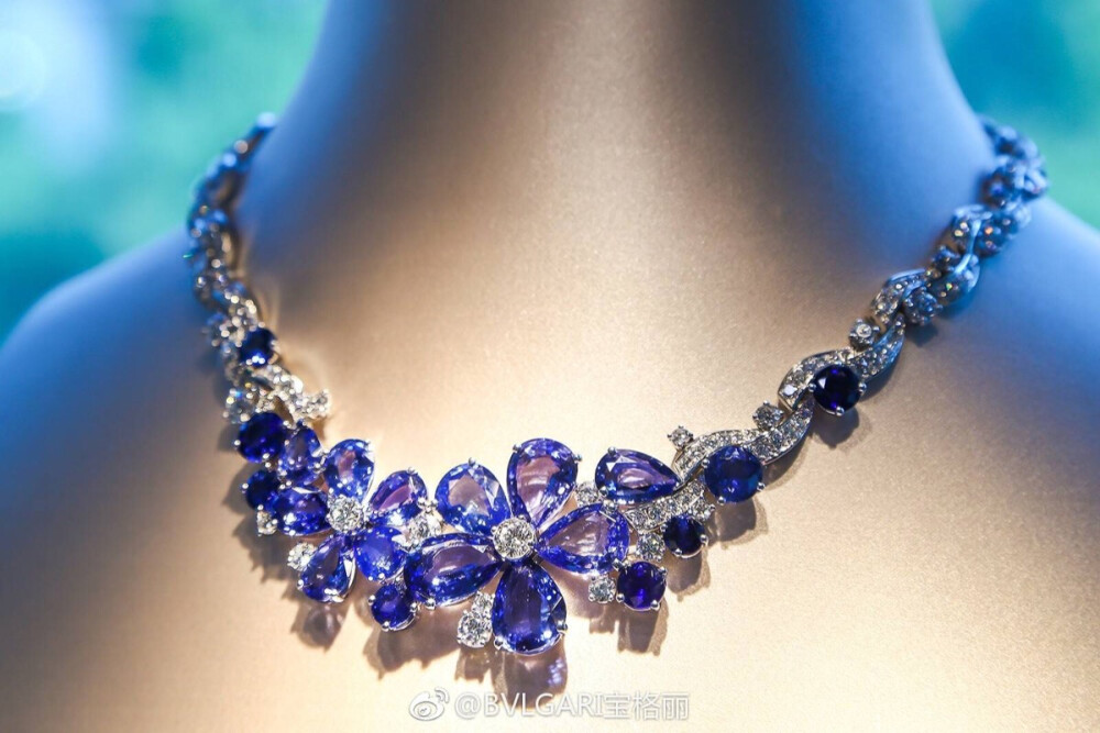 宝格丽重视历史传承，而“华彩之源”高级珠宝系列则是传承经典与现代创新碰撞的完美火花