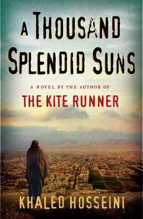 《A Thousand Splendid Suns》Khaled Hosseini 这是一本很压抑的小说，话说，之前我很少看这么沉重的东西，所以，当中确实也中断了几次，因为觉得有点喘不过起来。作者描写的时候是用那种很平淡的语气，仿佛只是在陈述事实而已，却真心的沉重，到最后要结局的时候，父亲的忏悔的信和Lila的思念，让我泪如雨下。之前对中东不了解，完全没有概念，现在突然很想了解一下中东那些历史和正在经历的事情。PS:里面有涉及一些阿富汗的语言，觉得有点头痛~~有点难以理解，我还是需要了解中东历史才能更了解里面的一些历史内容