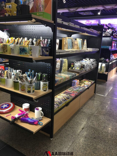 动漫店实景拍摄，动漫店产品多样化，动漫加盟店，动漫连锁店，AA国际动漫店