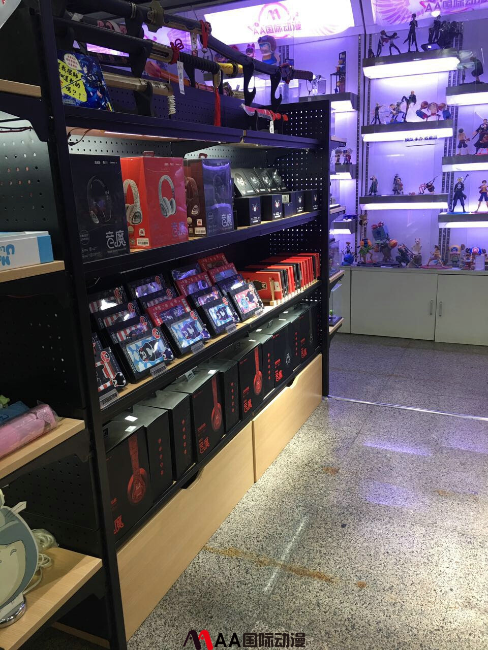 动漫店实景拍摄，动漫店产品多样化，动漫加盟店，动漫连锁店，AA国际动漫店