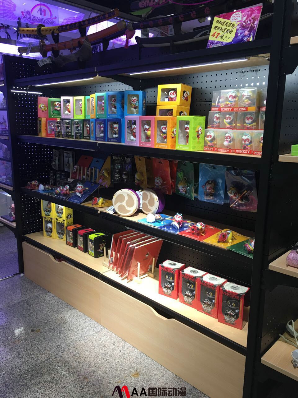 动漫店实景拍摄，动漫店产品多样化，动漫加盟店，动漫连锁店，AA国际动漫店