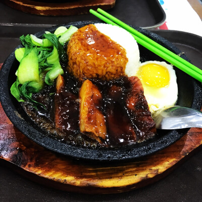 学校食堂的铁板饭