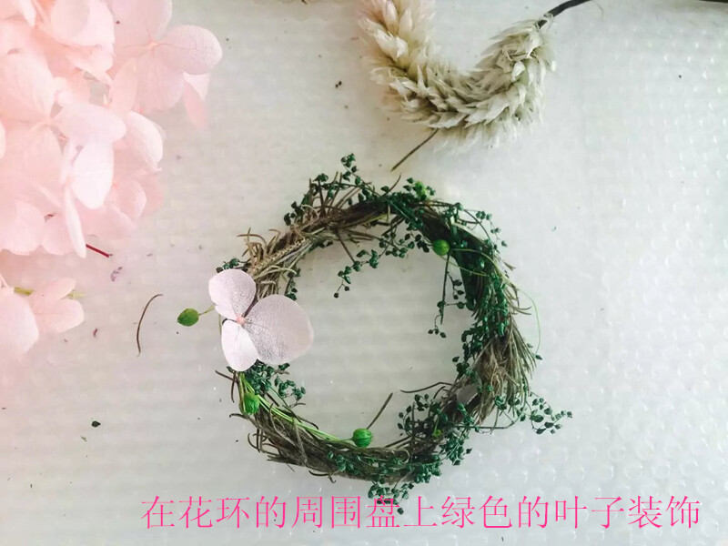  lwowlife创意手工生活馆是一家综合的手工DIY创意生活馆，DIY便是”DO IT YOURSELF“译为顾客可以亲手制作的意思！ lwowlife创意手工生活馆便是这样一家综合的手工DIY潮流店！有兴趣的可以百度搜索优加手作哦~