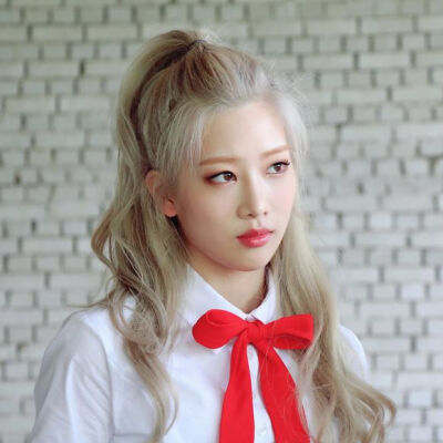 本月少女 [ 金静恩 ]°KimLip ♪ 禁二传二改抱图点赞