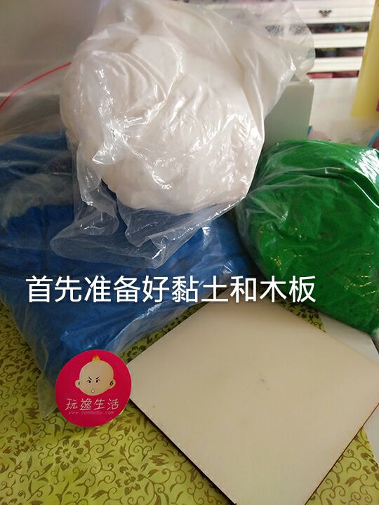 lwowlife创意手工生活馆是一家综合的手工DIY创意生活馆，DIY便是”DO IT YOURSELF“译为顾客可以亲手制作的意思！ lwowlife创意手工生活馆便是这样一家综合的手工DIY潮流店！有兴趣的可以百度搜索优加手作哦~