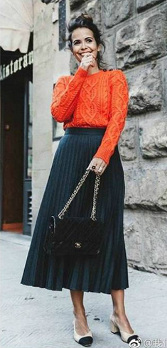  明快的橘红色，点亮你的整体造型。 ​​​​