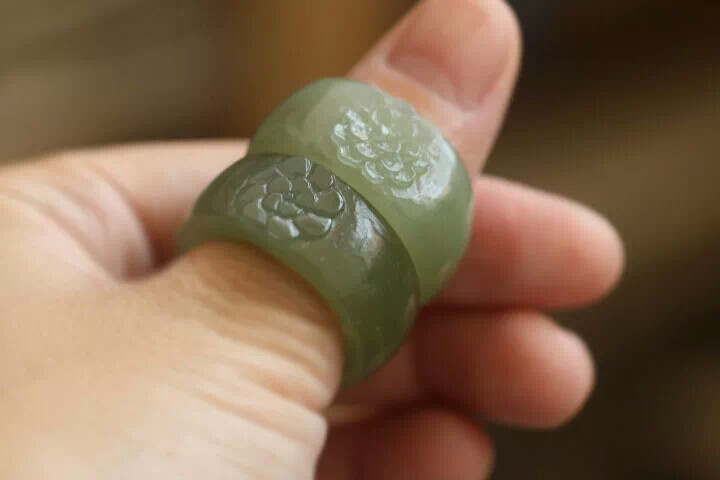 和田玉青海料 水青色牡丹花指环