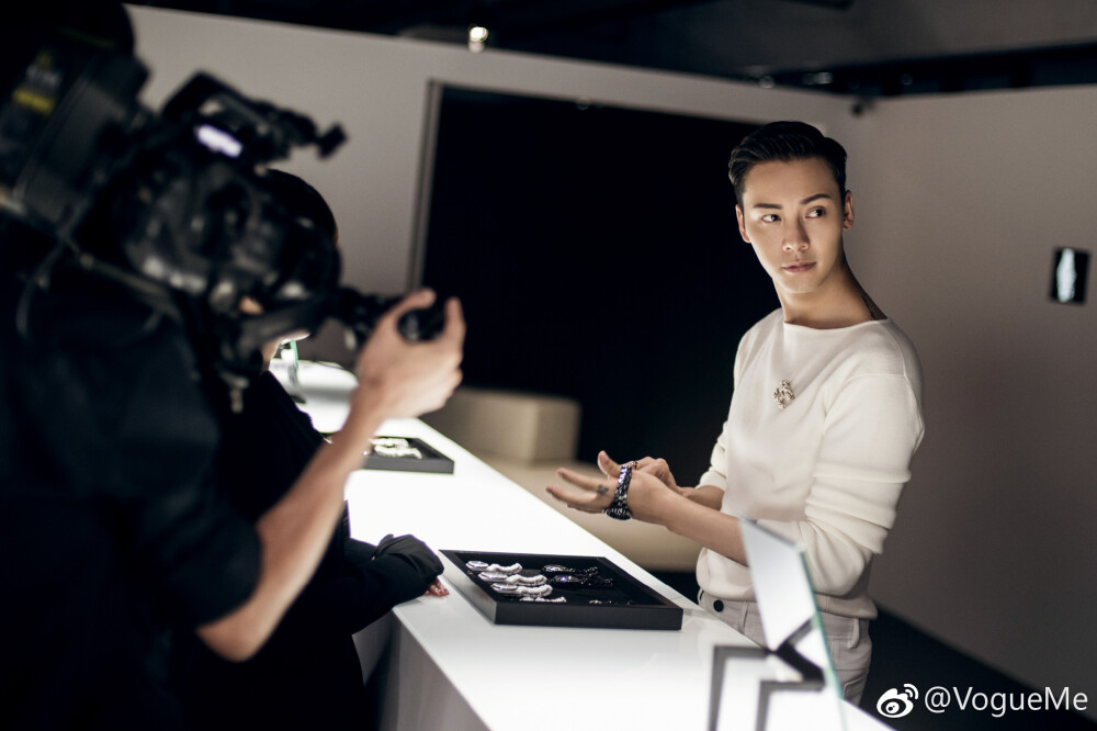 【陈伟霆】【cwt】【陈等等】【William Chan Wai-Ting】 170602 Chanel J12 非黑即白 上海活动 香奈儿Chanel中国腕表形象大使陈伟霆 2048 x 1363 px (图源： 微博@VogueMe weibo.com/5861669187/F5Zyuj0Pl)