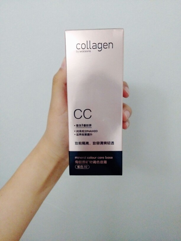 屈臣氏collagen 这款CC分三色 这款紫色主打修饰暗黄肌肤 很轻薄 很显白 抹匀之后很自然 其他两色也很不错 