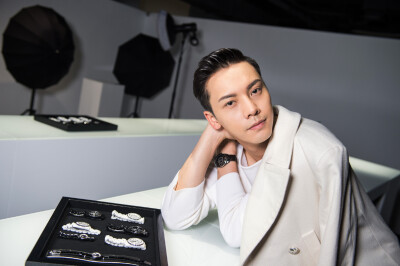 【陈伟霆】【cwt】【陈等等】【William Chan Wai-Ting】 170602 Chanel J12 非黑即白 上海活动 香奈儿Chanel中国腕表形象大使陈伟霆 无水印 2048 x 1363 px (图源： 微博@Chrison克里森 weibo.com/1614137095/F6696C…