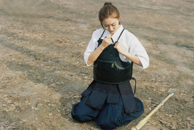 【剑道】初心不改，仗剑天涯。
拍摄&后期：Jael 模特:齐
微信公号ID：brightanddesire
未经本人同意，不得转载。