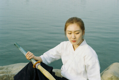 【剑道】初心不改，仗剑天涯。
拍摄&后期：Jael 模特:齐
微信公号ID：brightanddesire
未经本人同意，不得转载。