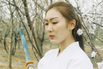 【剑道】初心不改，仗剑天涯。
拍摄&后期：Jael 模特:齐
微信公号ID：brightanddesire
未经本人同意，不得转载。