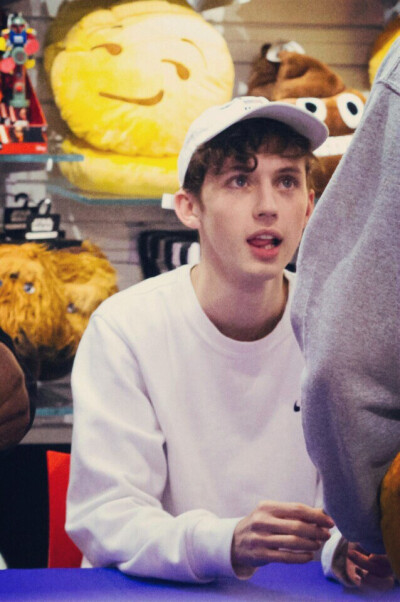 troye