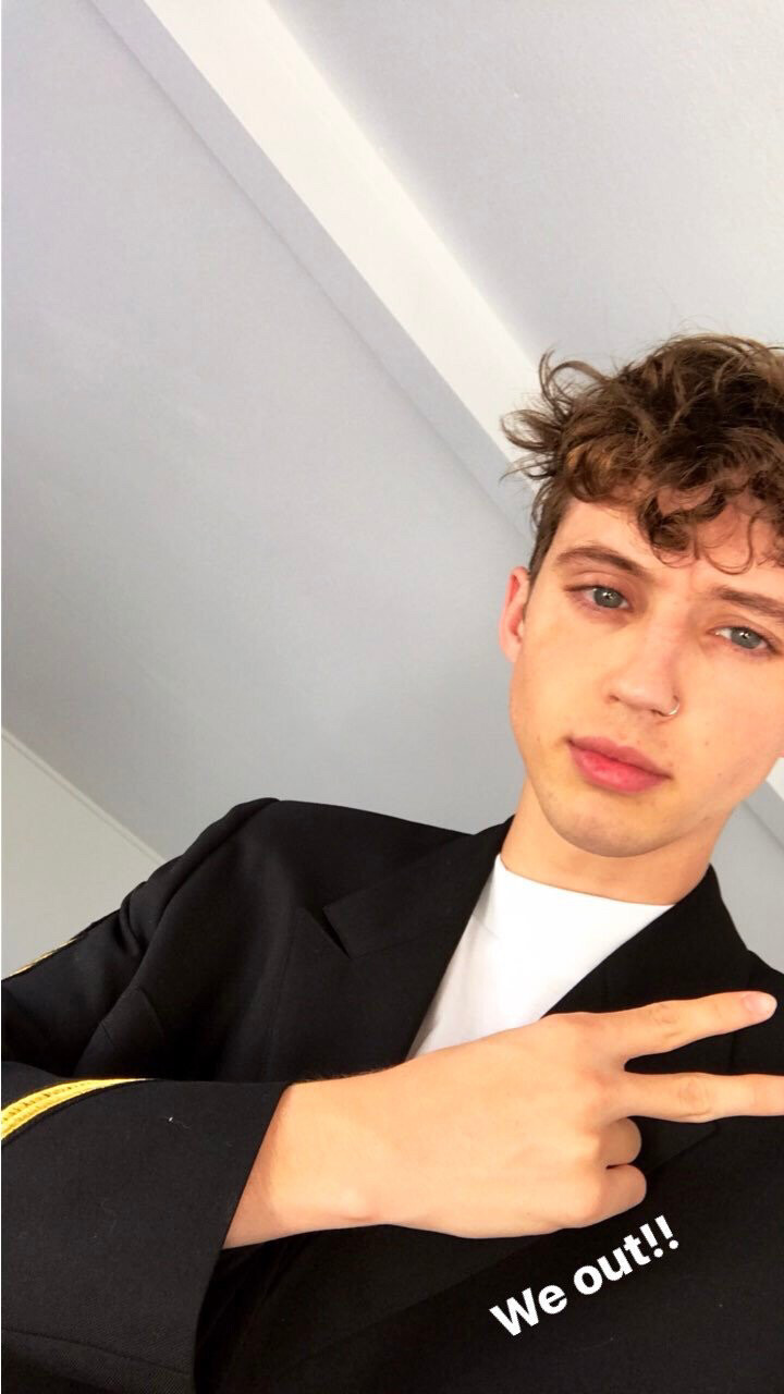 TROYE SIVAN 戳爷