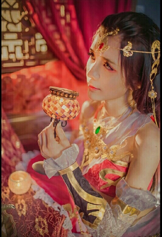 原作：剑侠情缘网络版叁
角色：朔雪喵姐 cn：奎笙
摄影：胖大珊
后期：狼煙_和光同塵
场地：无夏闲内景棚_森夏映相
原po微博：Eko_ssk