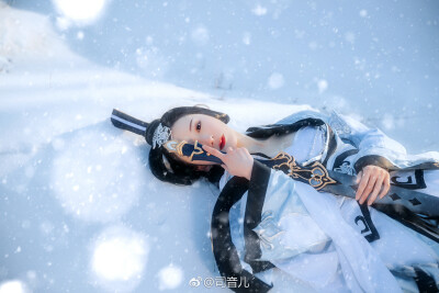 #剑网3COS#——纯阳雪——
【与卿江湖远 逍遥忘尘间】
——这纯阳宫的雪当真是乱人心呐
出镜 | @司音儿
摄影 | @疯子Charles
排版| @散兄 