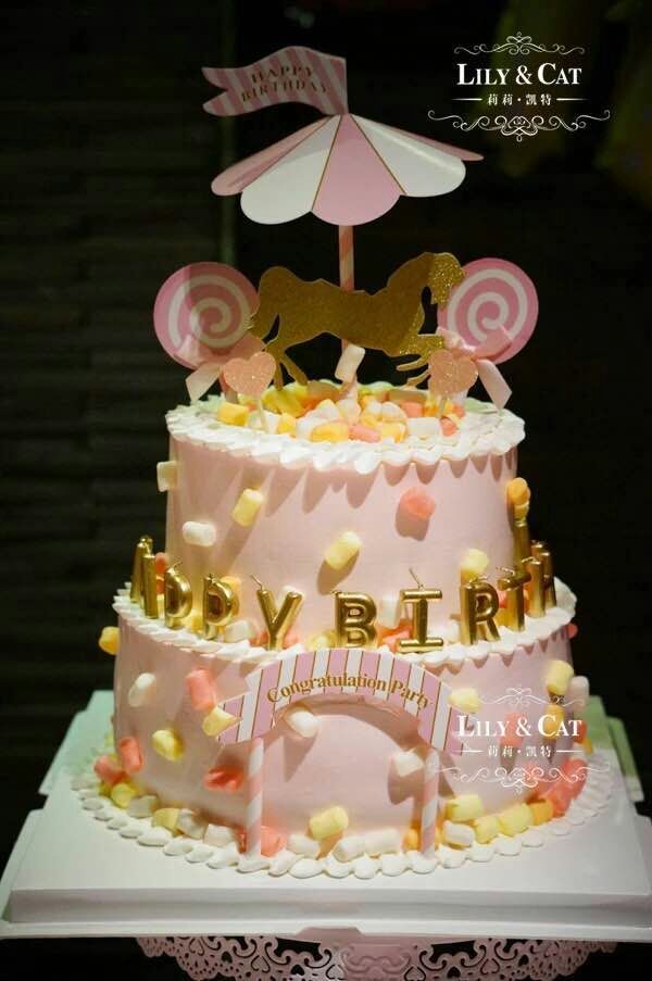 粉色木马蛋糕