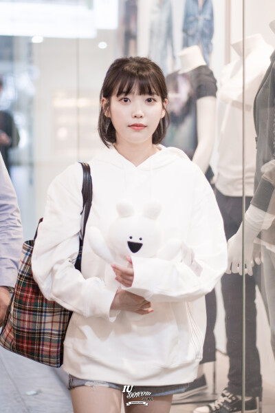 IU 李智恩 首尔站