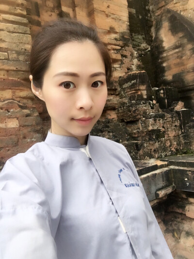 占婆塔自拍，穿的是寺庙给发的专门用来进去礼佛的服装～